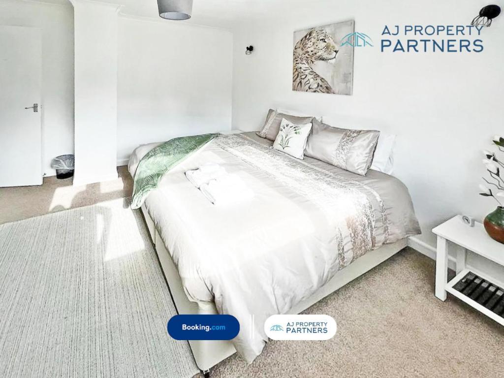 Premium Deal L Hill View Home L Last-Minute Offer L Cheltenham L Aj Properties L Perfect For Short Or Long Stays L 4Beds 4Bedrooms Buitenkant foto