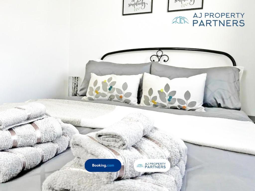Premium Deal L Hill View Home L Last-Minute Offer L Cheltenham L Aj Properties L Perfect For Short Or Long Stays L 4Beds 4Bedrooms Buitenkant foto