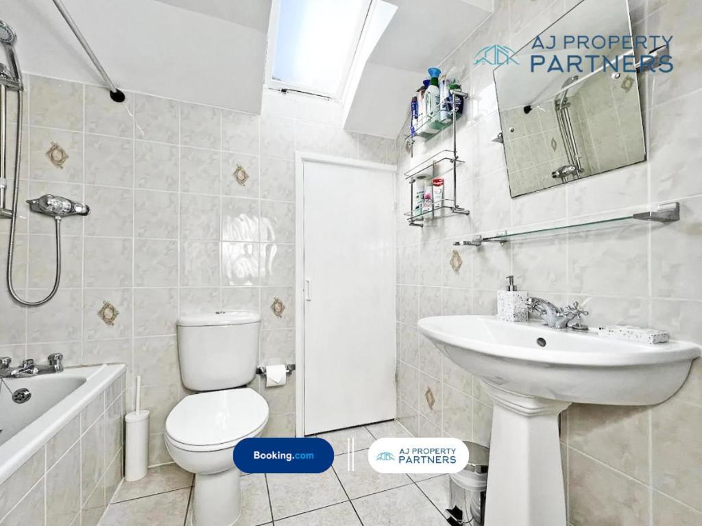 Premium Deal L Hill View Home L Last-Minute Offer L Cheltenham L Aj Properties L Perfect For Short Or Long Stays L 4Beds 4Bedrooms Buitenkant foto