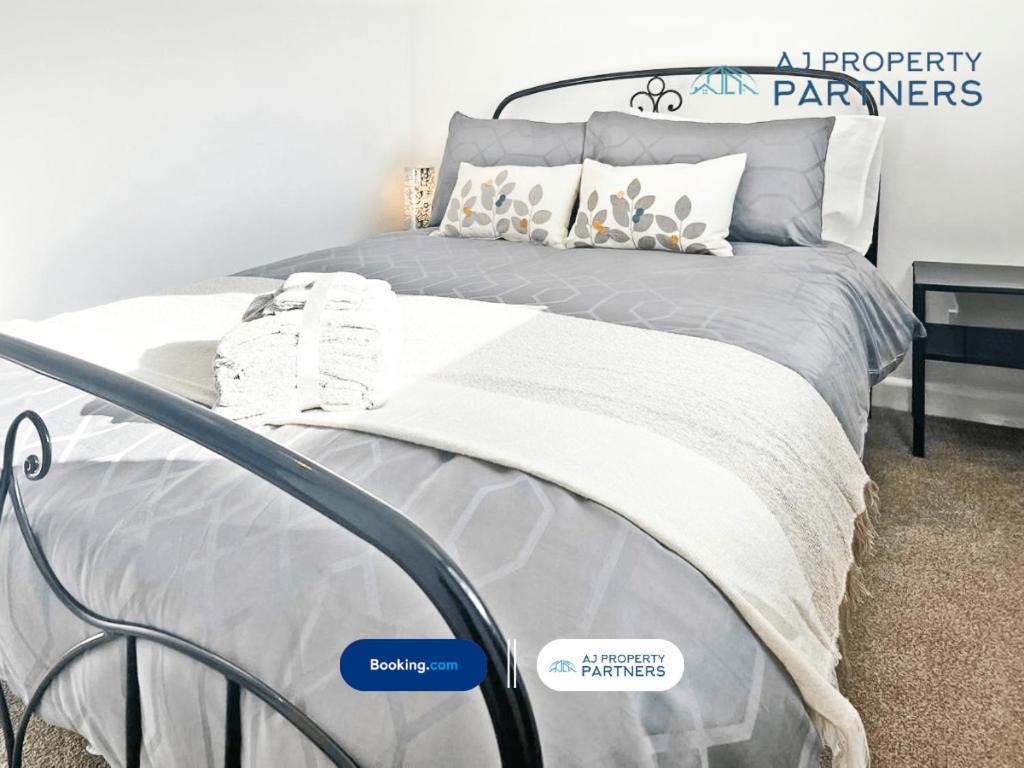 Premium Deal L Hill View Home L Last-Minute Offer L Cheltenham L Aj Properties L Perfect For Short Or Long Stays L 4Beds 4Bedrooms Buitenkant foto